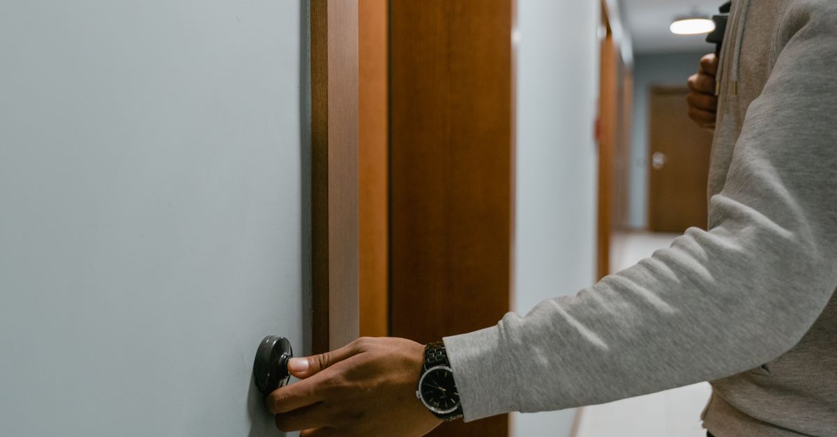 locksmith service technician — Neon Key Locksmith